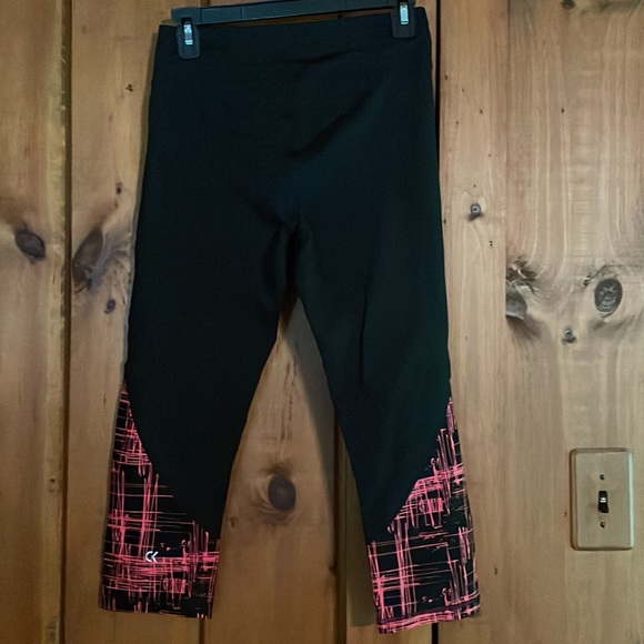 Calvin Klein Performance: black/pink cropped leggings: size M. - Picture 2 of 4